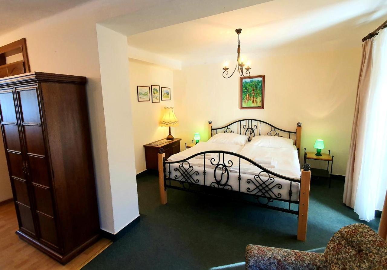Lesni Hotel Perslak Нова-Быстршице Экстерьер фото