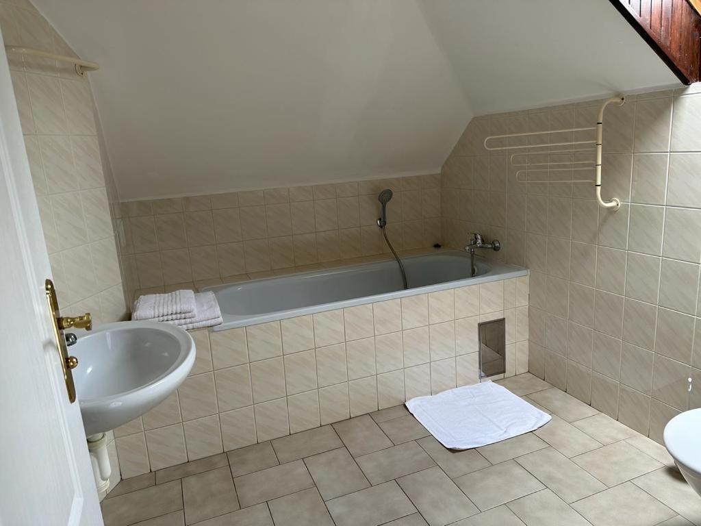 Lesni Hotel Perslak Нова-Быстршице Экстерьер фото