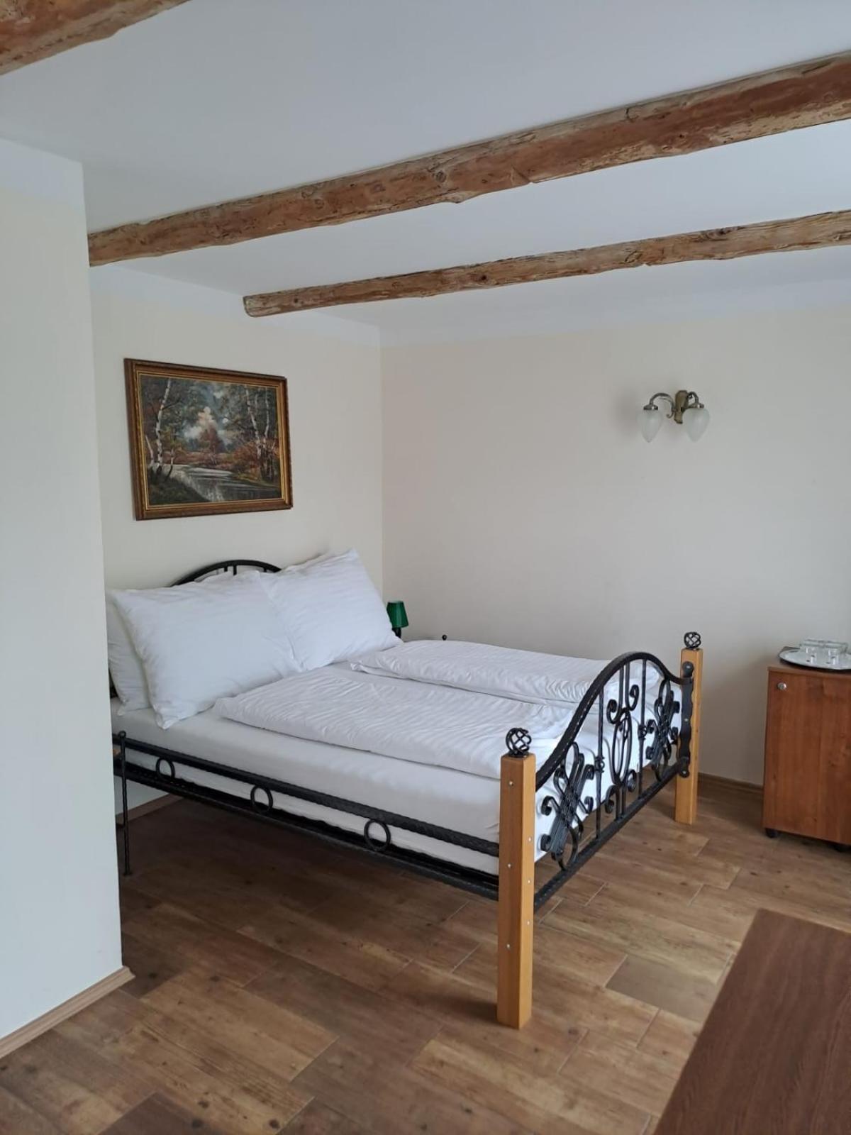 Lesni Hotel Perslak Нова-Быстршице Экстерьер фото