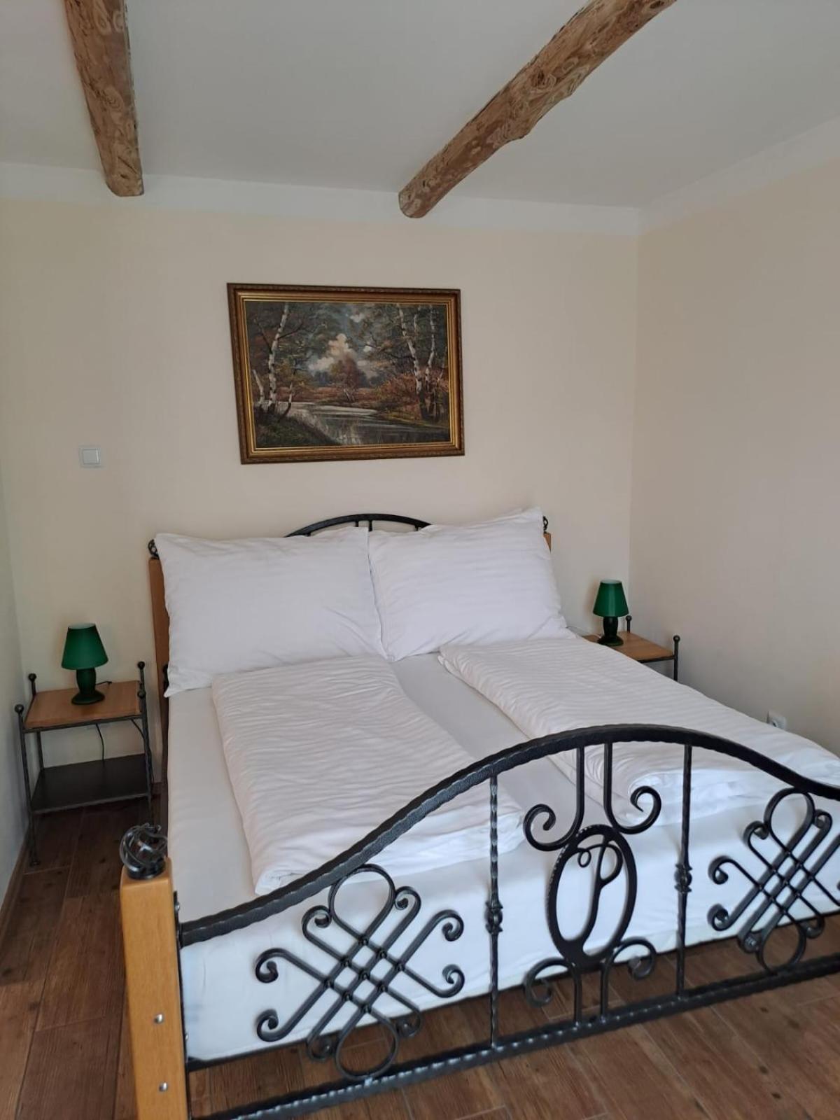 Lesni Hotel Perslak Нова-Быстршице Экстерьер фото