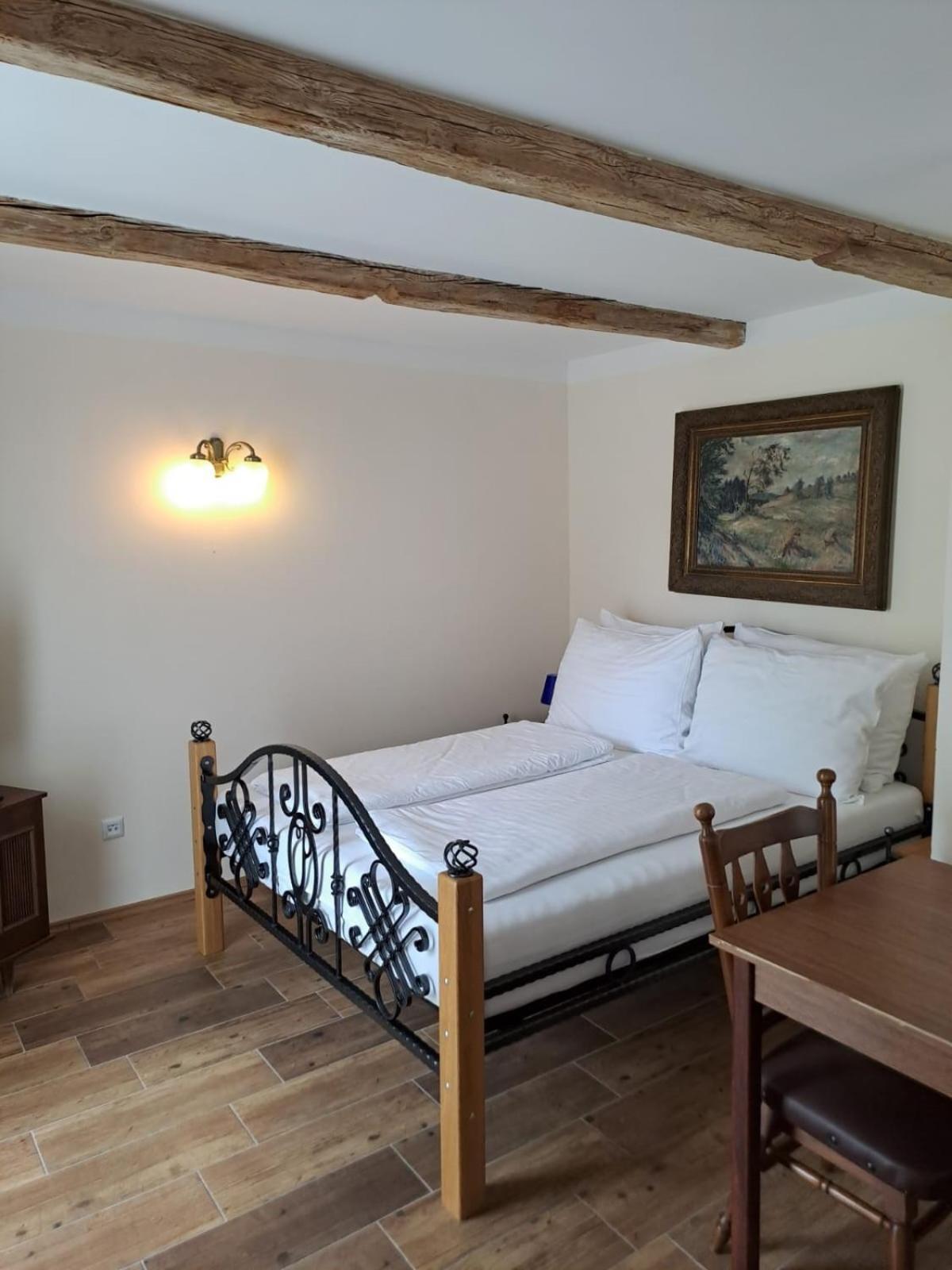 Lesni Hotel Perslak Нова-Быстршице Экстерьер фото